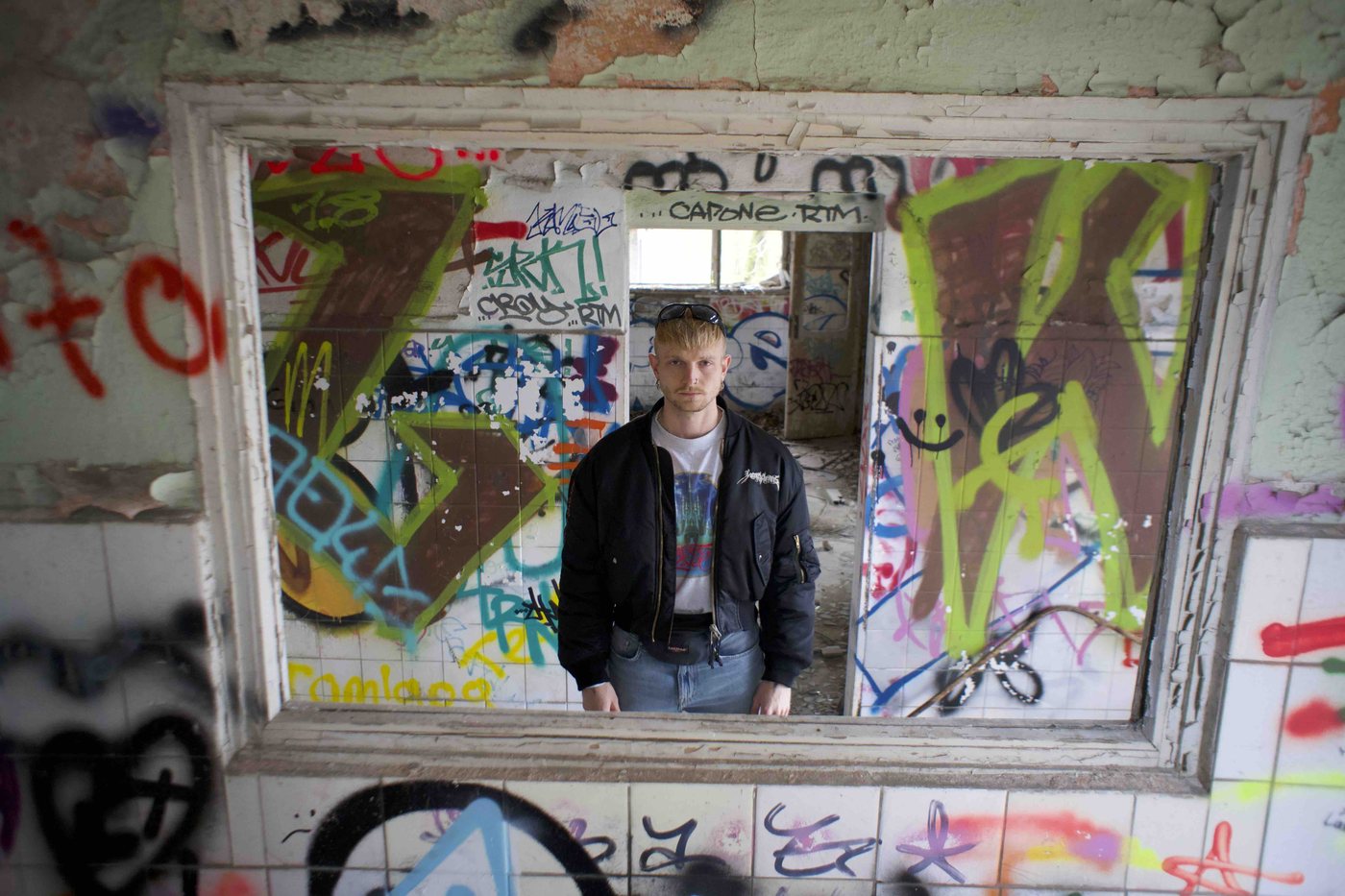 Inner Rave editorial — graffiti window